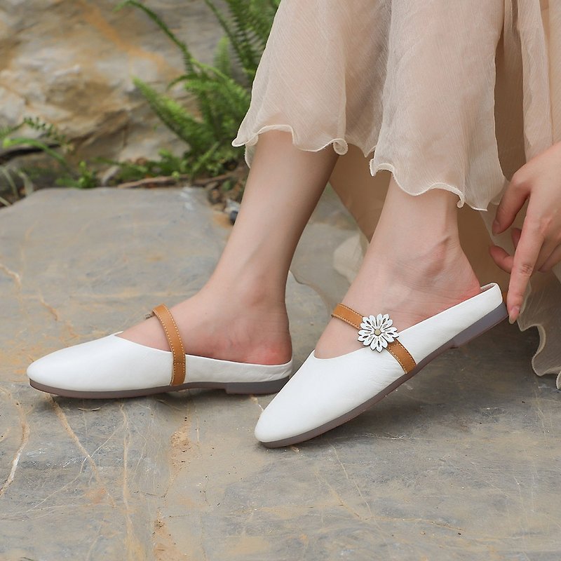 Baotou soft-soled sandals, three-dimensional flowers, Muller women's shoes, flat-bottomed women's shoes, outer wear - รองเท้าแตะ - หนังแท้ 