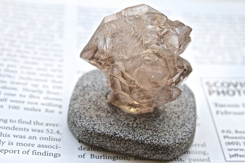 Stone planted SHIZAI ▲ backbone crystal / tea crystal backbone (including the base) ▲ - ของวางตกแต่ง - เครื่องเพชรพลอย สีนำ้ตาล