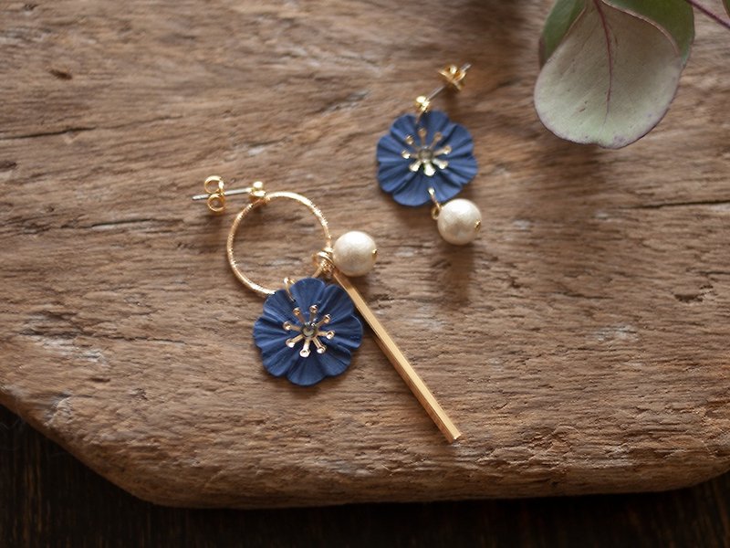 Earrings with hoops and flowers /  Navy