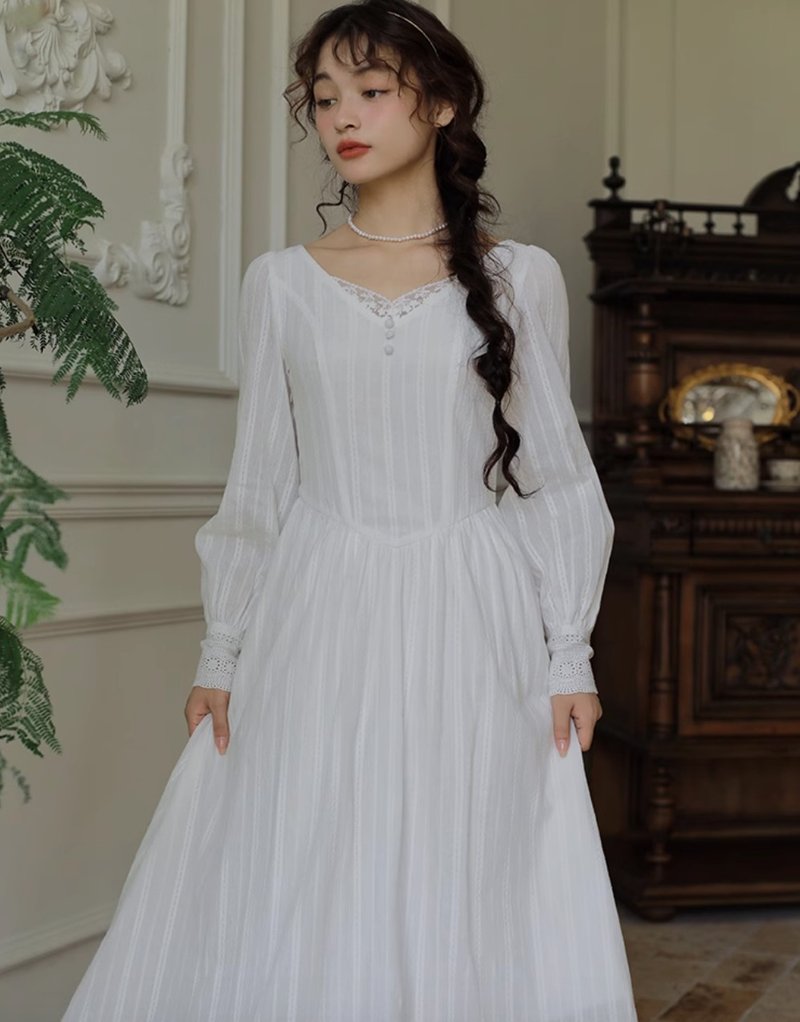 Moonlight Dance French Retro Lace Dress - ชุดเดรส - วัสดุอื่นๆ ขาว