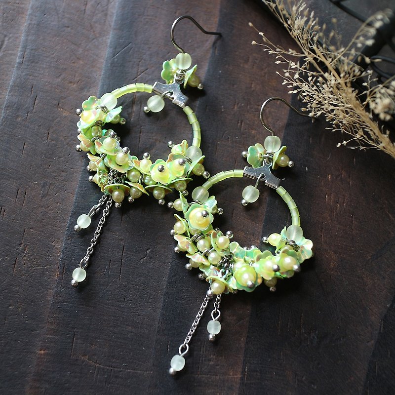 Yellow-green sequined flower Stainless Steel half-shaped wreath small earrings ear pin Clip-On - Earrings & Clip-ons - Other Metals Green