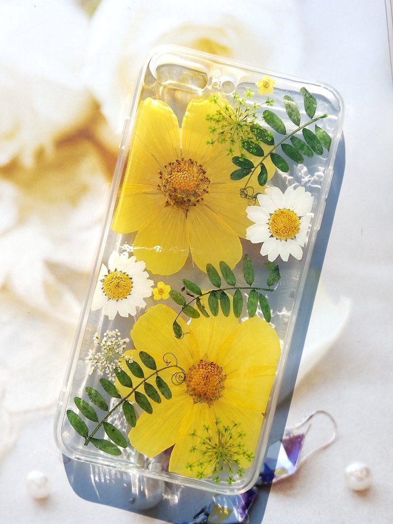 Pressed flower phone case, iPhone 8 plus, iPhone 7 plus, Yellow cosmos - Phone Cases - Plastic Yellow