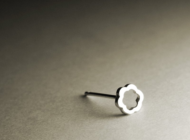 鏤空幾何花朵造型純銀耳環(單支/一對) - 耳環/耳夾 - 其他金屬 銀色
