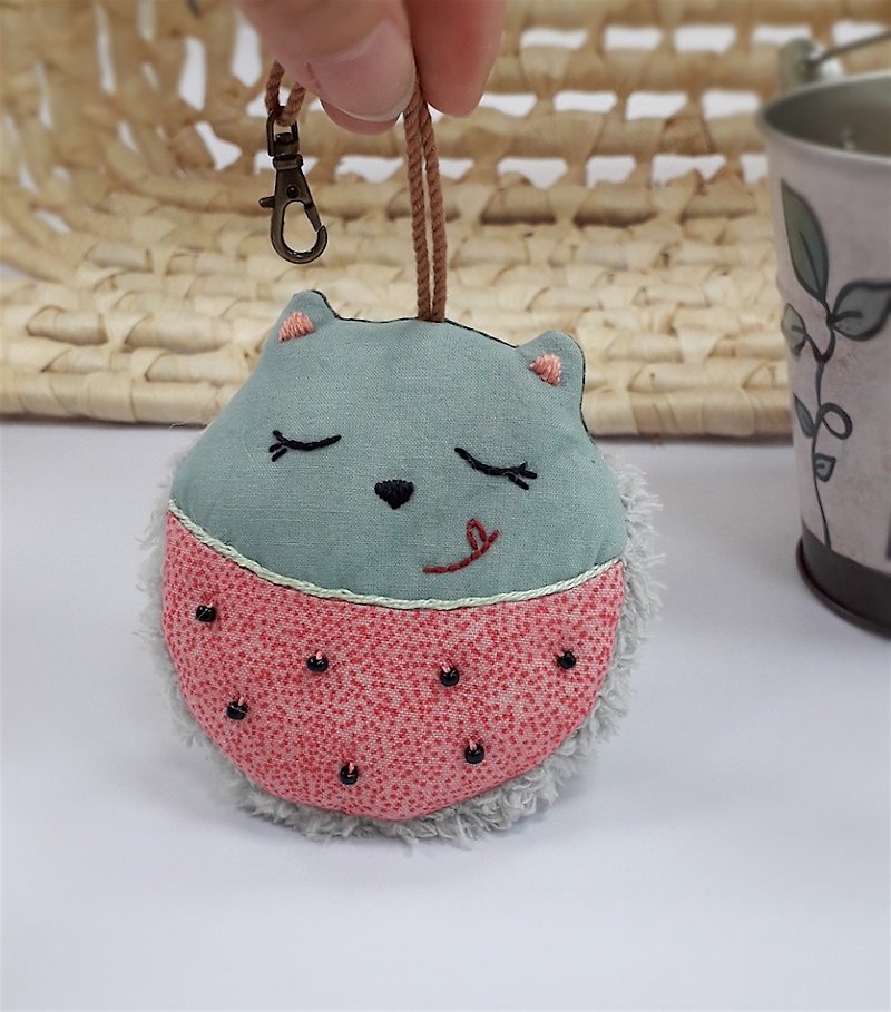 Watermelon cat key pendant shape dust wipe - พวงกุญแจ - ผ้าฝ้าย/ผ้าลินิน สึชมพู