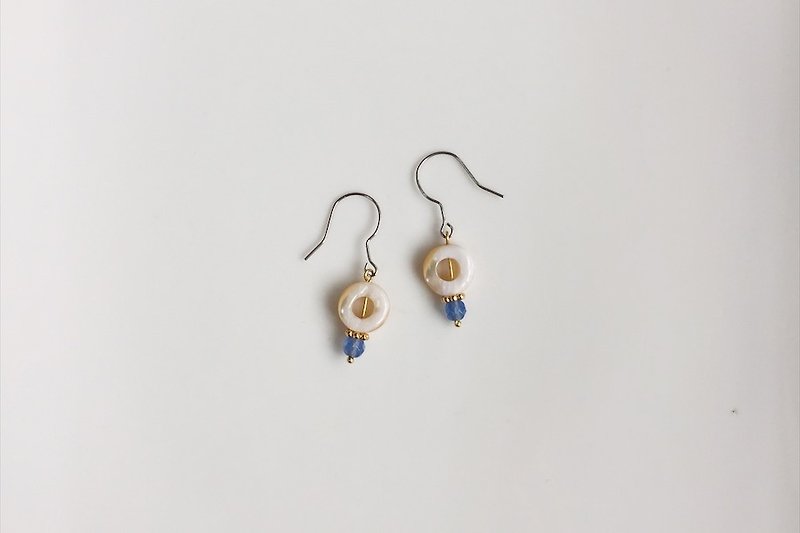 小米藍 貝殼藍瑪瑙黃銅耳環 - 耳環/耳夾 - 其他金屬 藍色