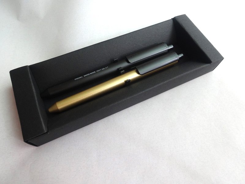 PREMEC | Swiss Pen Black Gold Pair Pen Set Gift Box Packaging - อุปกรณ์เขียนอื่นๆ - พลาสติก สีทอง