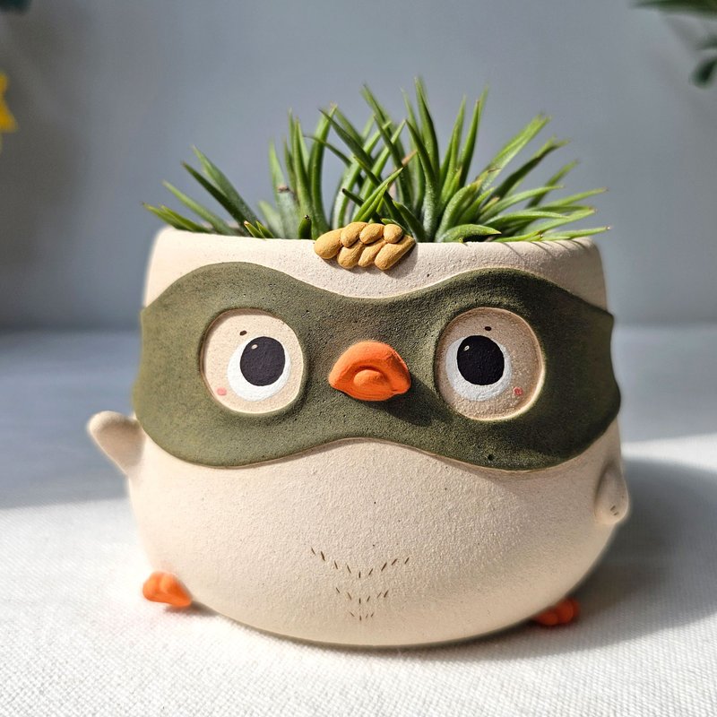 The mask ducky plant pot. Handmade animal planter. - 花瓶/花器 - 陶 