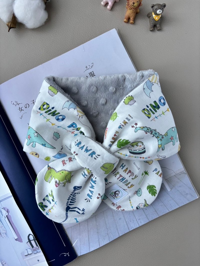 Dinosaur party hand-made warm neck scarf, moon gift scarf to keep warm - Bibs - Cotton & Hemp White