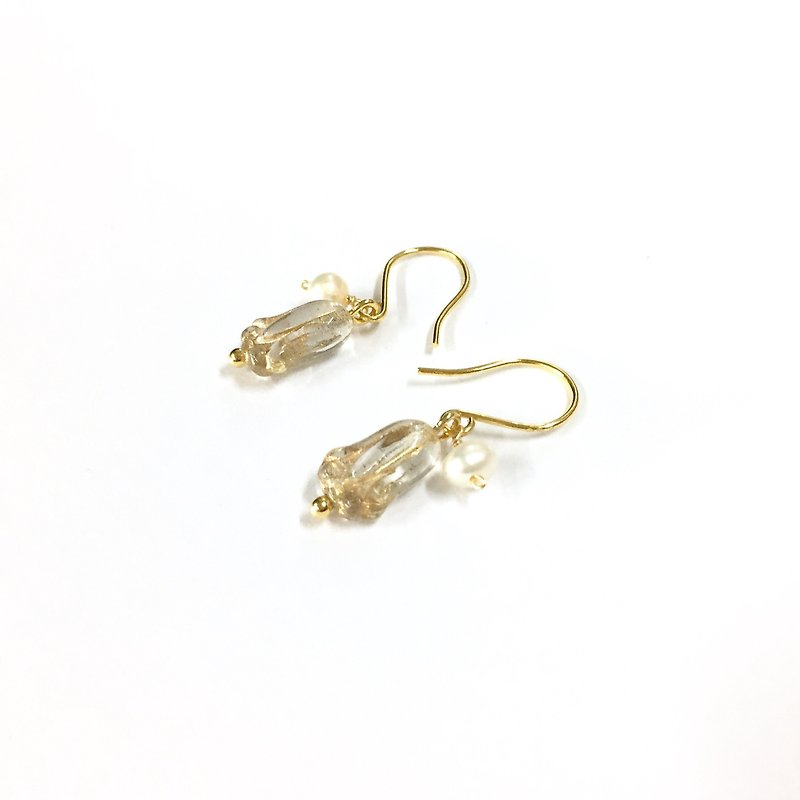 [Ruo Sang] Vanity World III. Crystal white. Natural pearl. tulip. Tulips. earring - Earrings & Clip-ons - Gemstone White