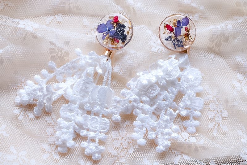 Lace Tassel flower earrings - ต่างหู - เรซิน ขาว