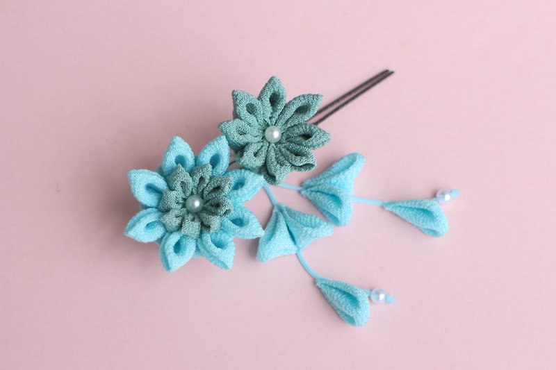 初夏の風 小花のミニかんざし 水色 つまみ細工 - ヘアアクセサリー - シルク・絹 ブルー