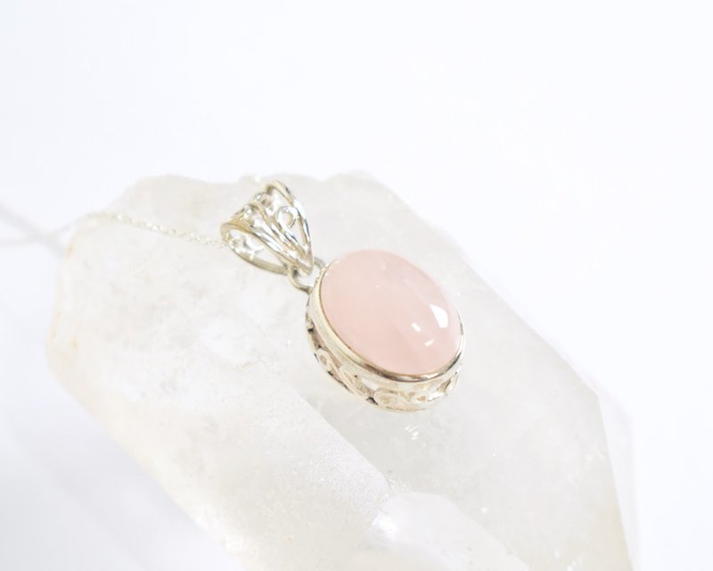 Transparent pink rose quartz pendant top - Necklaces - Stone Pink