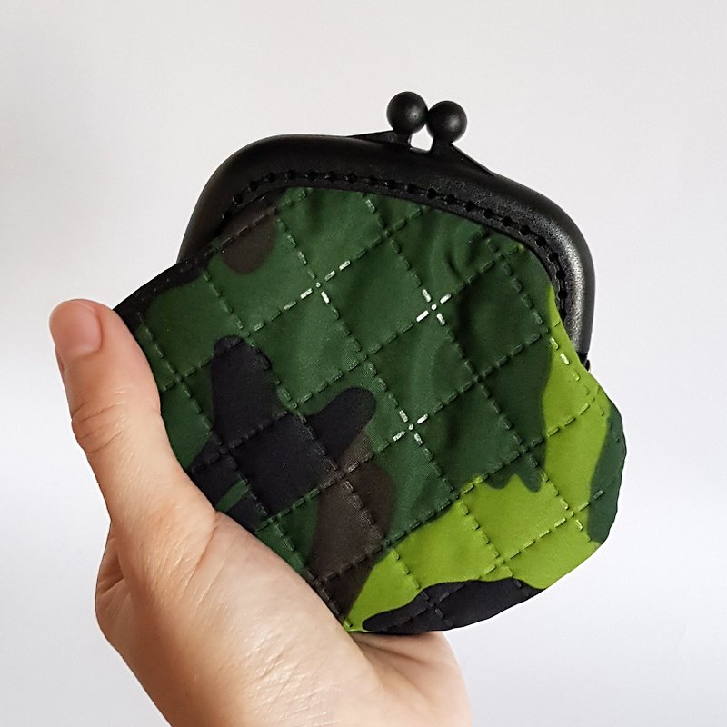 Earth Green/Camouflage Plastic Gold Coin Purse - กระเป๋าใส่เหรียญ - ผ้าฝ้าย/ผ้าลินิน สีเขียว