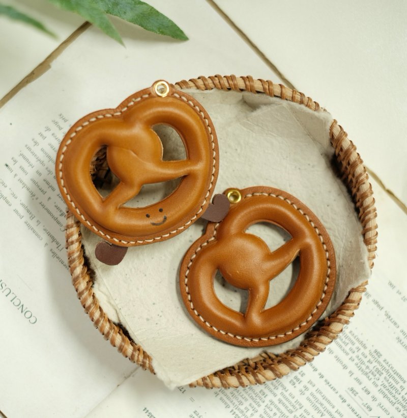 【鹼水結】手作真皮包包掛飾鑰匙扣掛件 仿真面包掛飾創意禮物 - 鑰匙圈/鑰匙包 - 真皮 咖啡色