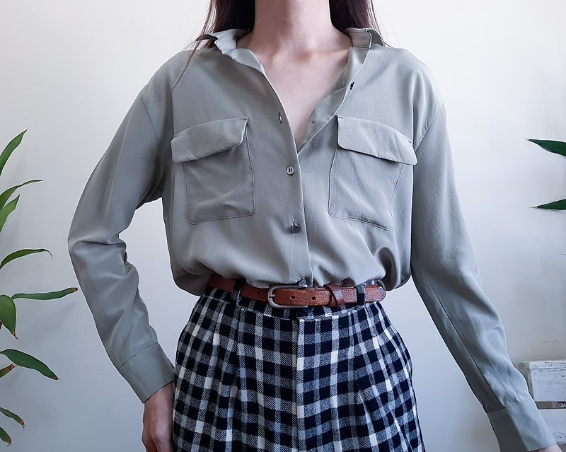Vintage Gray Green 100% Silk Shirt Button Up Minimalist Blouse Size M - เสื้อเชิ้ตผู้หญิง - ผ้าไหม สีเทา
