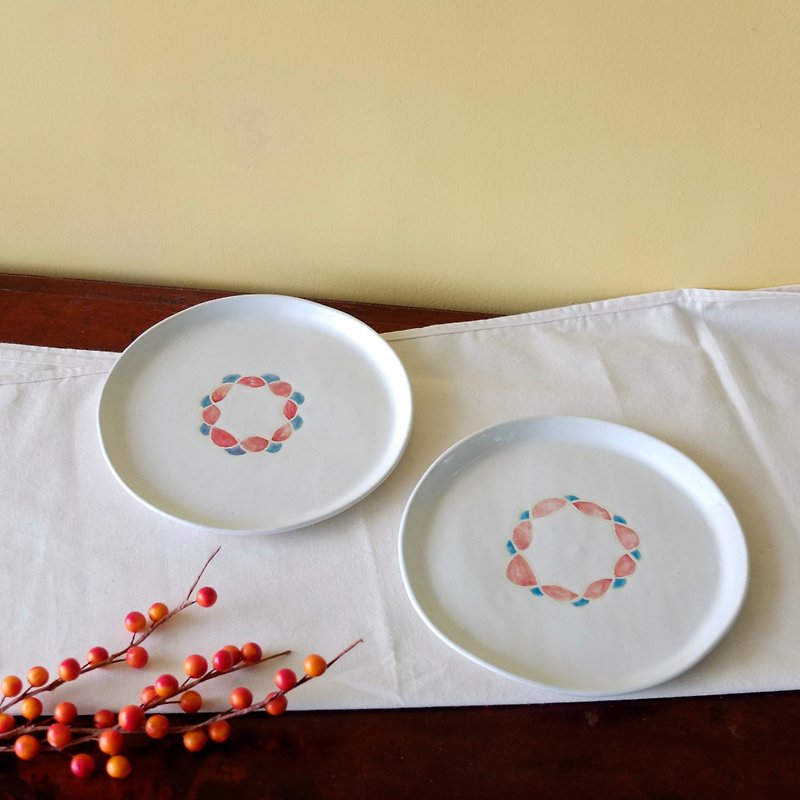 Rotating red circle handmade pottery plate / plate / dessert plate limited - จานและถาด - ดินเผา ขาว