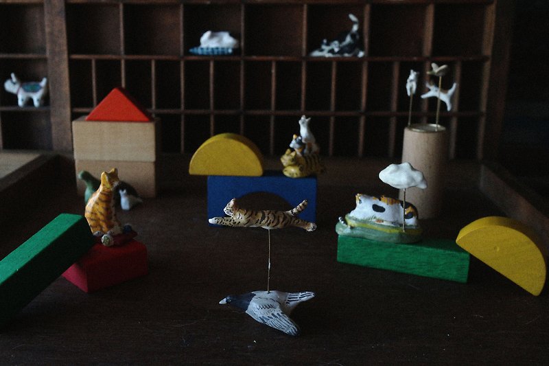 玉記手捏貓 - 飛躍的虎紋貓 與 滑行的灰鴿 - 擺飾/家飾品 - 黏土 