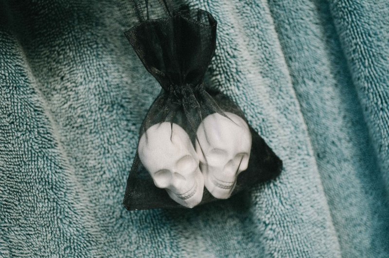 Dark style skull diffuser Stone/fragrance bag/decoration style - น้ำหอม - วัสดุอื่นๆ สีดำ