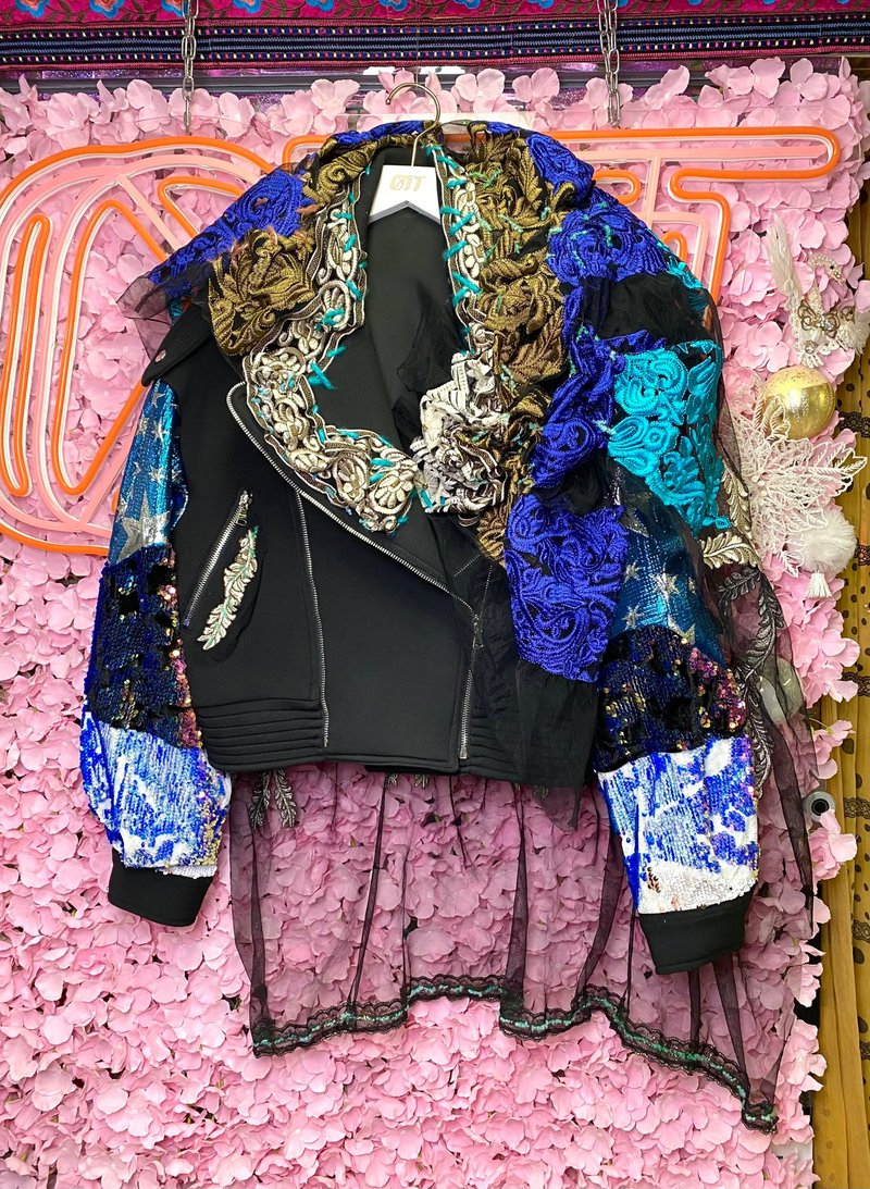 OTT unique•Japanese heavy-duty three-dimensional embroidered sequin gradient star glitter fabric patchwork jacket - เสื้อแจ็คเก็ต - ขนแกะ หลากหลายสี