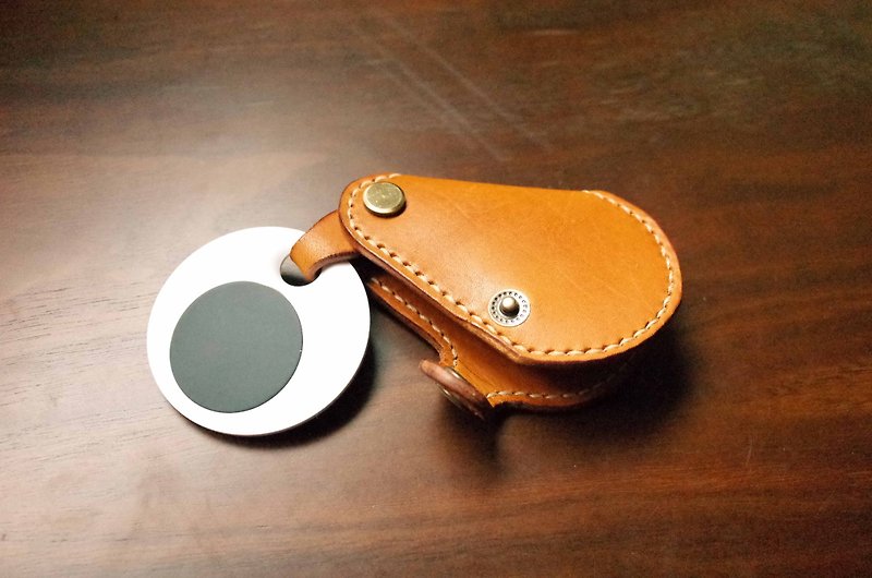 Yeh Min Chen專屬訂單加皮繩 全手工縫製植鞣革牛皮GOGORO機車鑰匙皮套－鑰匙包款－淺咖啡色 - 鑰匙圈/鑰匙包 - 真皮 橘色