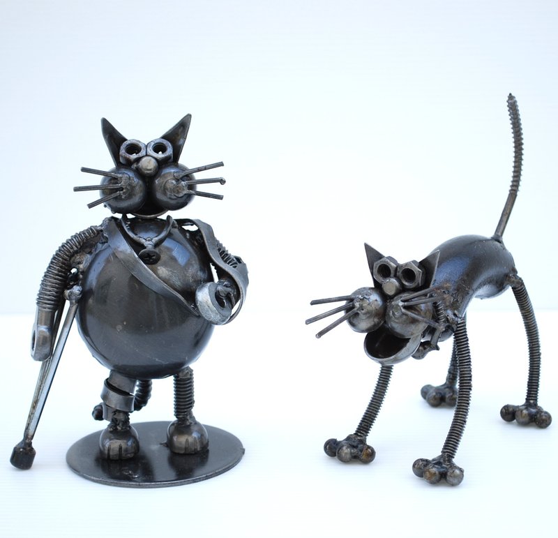 Cat Lover gift Metal Sculpture, Gift For Anniversary, Get Well Gift Sculptures - 擺飾/家飾品 - 其他金屬 