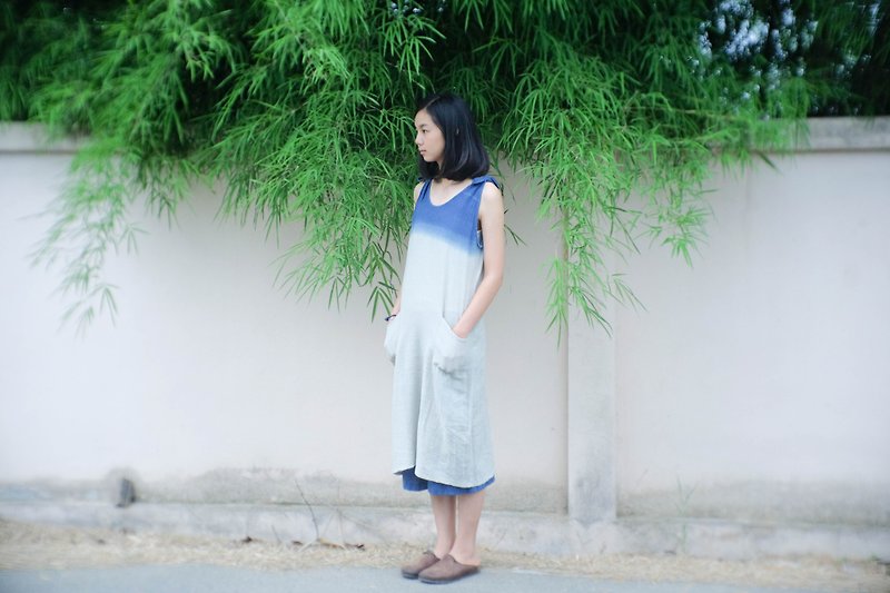 コットン・麻 ワンピース カーキ - ::ウサギ藍ドレス::インディゴ染めシャツ、ネクタイの形を弓。