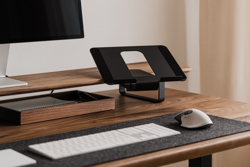 Laptop Mount for Desk Shelf - metal laptop support with mount - 電腦配件 - 其他金屬 黑色