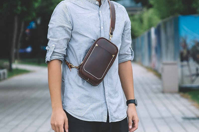 [Cutting line] Pure hand-stitched vegetable tanned top layer cowhide leather chest bag waist bag shoulder messenger simple retro men's bag - กระเป๋าแมสเซนเจอร์ - หนังแท้ สีนำ้ตาล