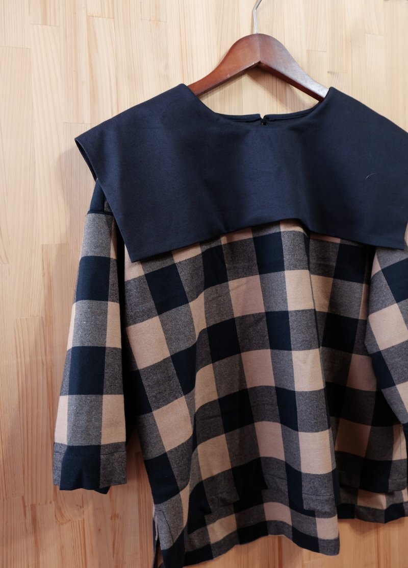 Navy Collar Three-Quarter Sleeve Top / Deep Blue Khaki Plaid - เสื้อผู้หญิง - ไฟเบอร์อื่นๆ หลากหลายสี