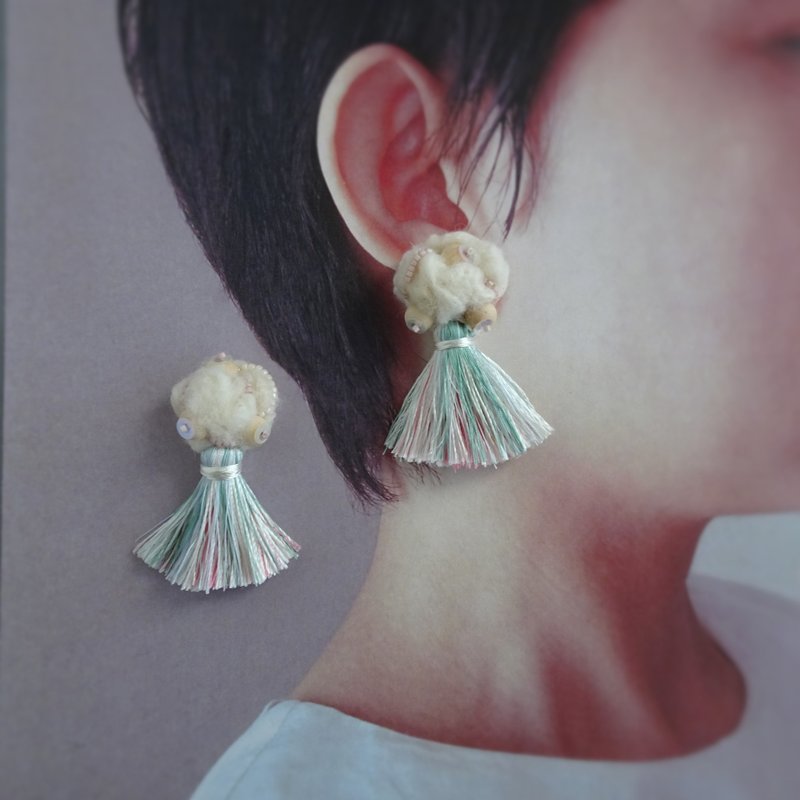 clipped earring   wool x tassel x wood beads - Earrings & Clip-ons - Thread Pink