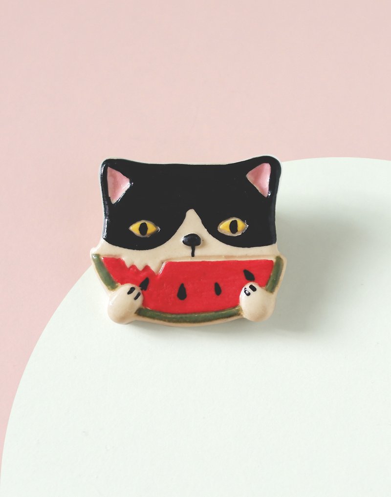Purr- Cat with Watermelon - Brooch of porcelain - 胸針/心口針 - 陶 多色