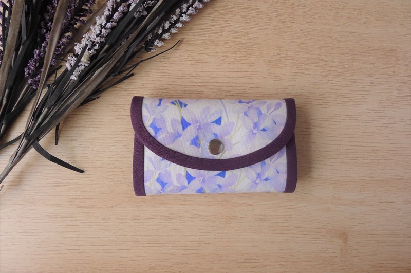 Classic Patchwork Clutch Flowers Purple Ethereal Flowers - กระเป๋าสตางค์ - ผ้าฝ้าย/ผ้าลินิน สีม่วง