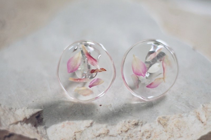 / Flower bush / Dried flower specimen resin earrings / - Earrings & Clip-ons - Plants & Flowers Pink