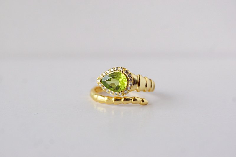 Natural Peridot Ring Sterling Silver 925 with Gold plated . - 戒指 - 純銀 綠色