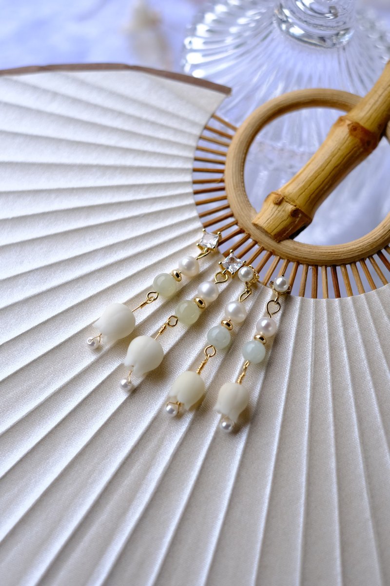 古典飾品/手作黏土鈴蘭花 耳環一對  可選翡翠或和田玉 搭配珍珠 - 耳環/耳夾/耳骨夾 - 黏土 白色