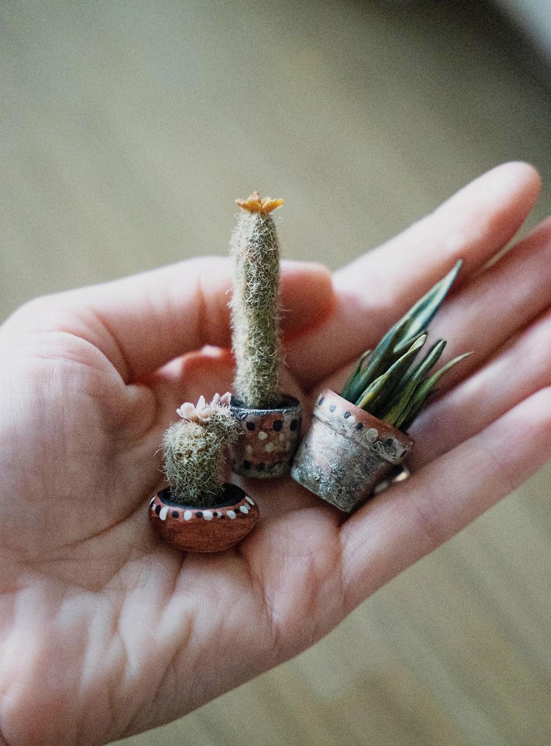 Set of 3 miniature flowers, cactus for Blythe dolls in 1/6 scale.