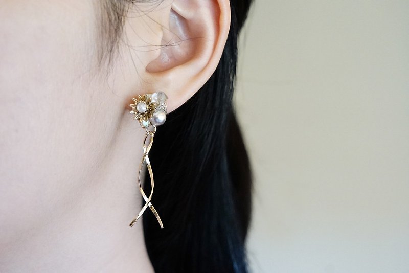 小雛花 - 18K螺旋垂吊耳環 (醫療級抗敏鋼針 / 耳夾) - 耳環/耳夾 - 不鏽鋼 白色