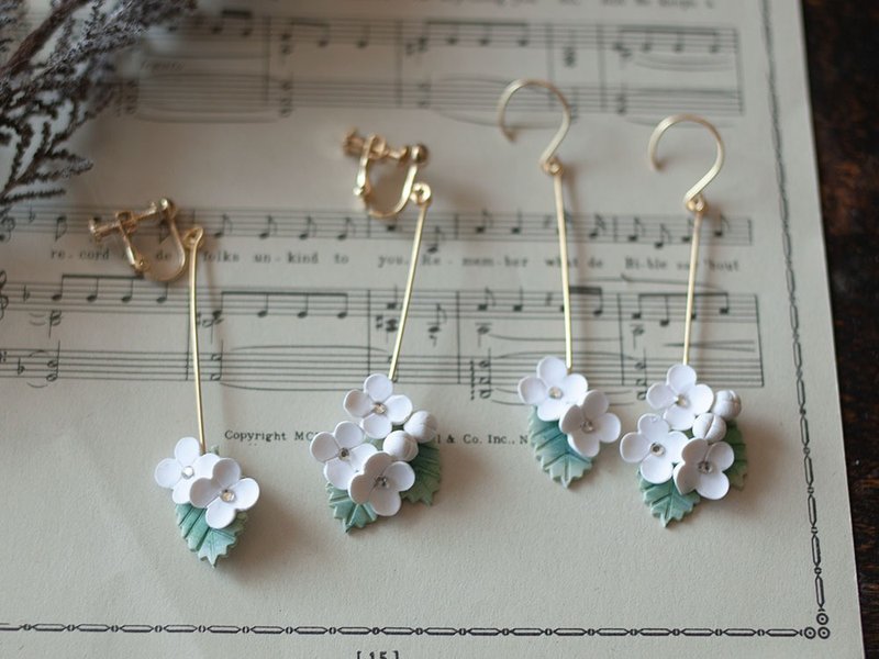 Swaying hydrangea earrings / earrings / white - Earrings & Clip-ons - Clay White