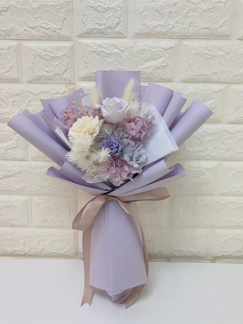 Purple graduation bouquet, immortalized bouquet, expandable dry bouquet, immortalized flower, dried flower, Sola flower - ช่อดอกไม้แห้ง - พืช/ดอกไม้ สีม่วง