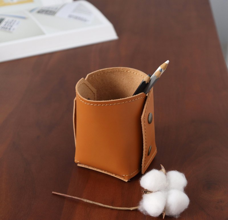 【D3原木家居】Gognac馬鞍皮革筆筒 真皮筆架 置物架 - 筆筒/筆座 - 真皮 