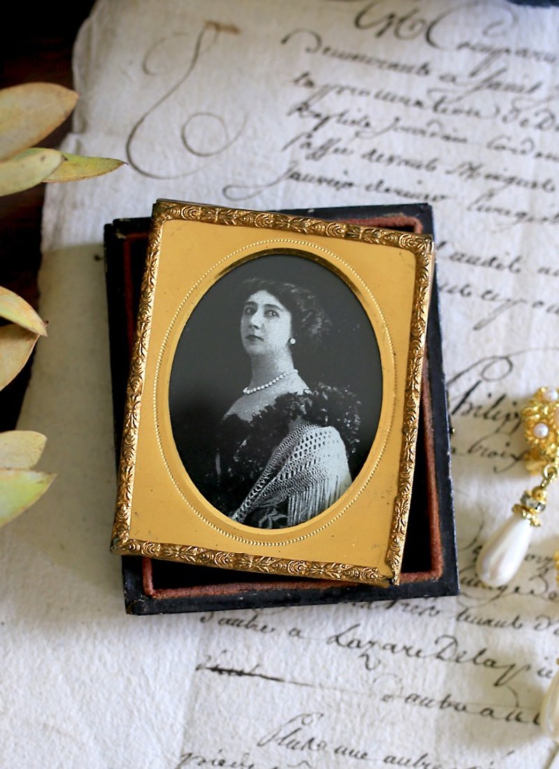 European 1800s Antique Gold Small Frame No.1 Tin Copper Plate 19th Century Old Photo Frame Retro Photo