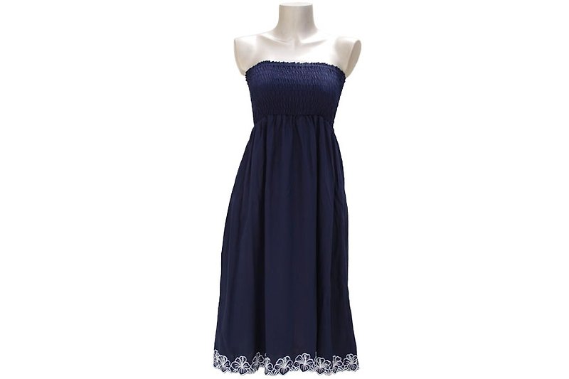 ハイビスカス刺繍ベアトップワンピース　＜ネイビー＞ - 連身裙 - 其他材質 藍色