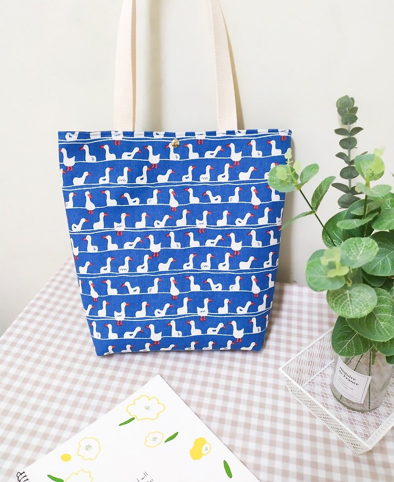 Jiajiajiu M series shoulder bag/handbag/canvas bag/A4 tote bag/little white goose/out of print - กระเป๋าถือ - ผ้าฝ้าย/ผ้าลินิน สีน้ำเงิน