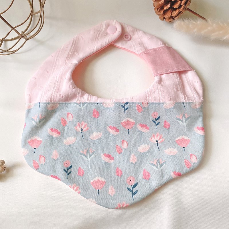 拼接粉嫩小花口水巾 朵朵圍兜 奶嘴夾用 拼接款 handmade - 圍兜/口水巾 - 棉．麻 粉紅色