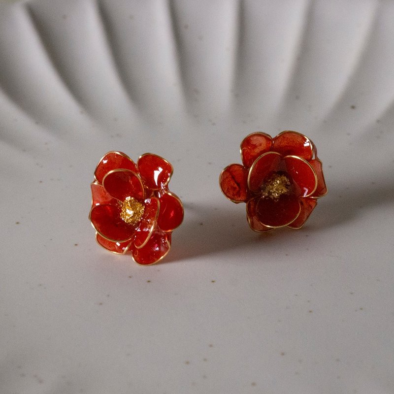 【Veverka】輕擁- 石榴紅-樹脂耳環 造花液 水晶花 樹脂花 - 耳環/耳夾/耳骨夾 - 樹脂 紅色