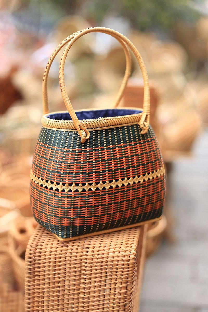 Bamboo Weaving Series | Intangible Cultural Heritage Bamboo + Rattan Weaving Retro Carrying Tea Bags | Handmade Bamboo Weaving Baking Color - กระเป๋าถือ - ไม้ไผ่ 