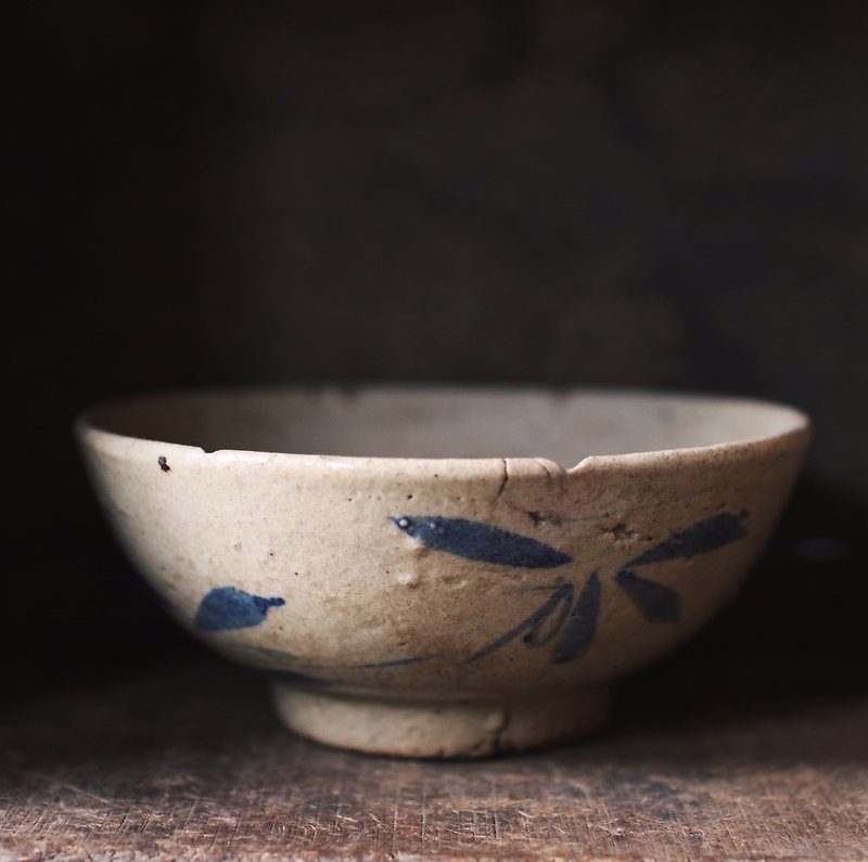Early blue bamboo leaf hand painted bowl - ถ้วยชาม - ดินเผา สีกากี