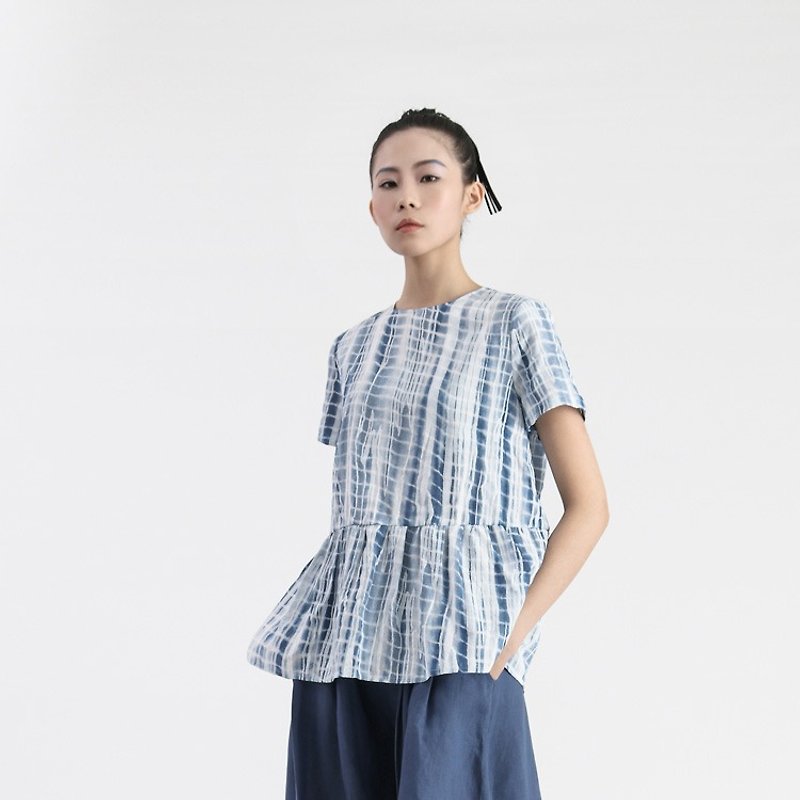 【Made-to-order】Flounced Sky Blue Shirt - เสื้อผู้หญิง - ผ้าฝ้าย/ผ้าลินิน สีน้ำเงิน