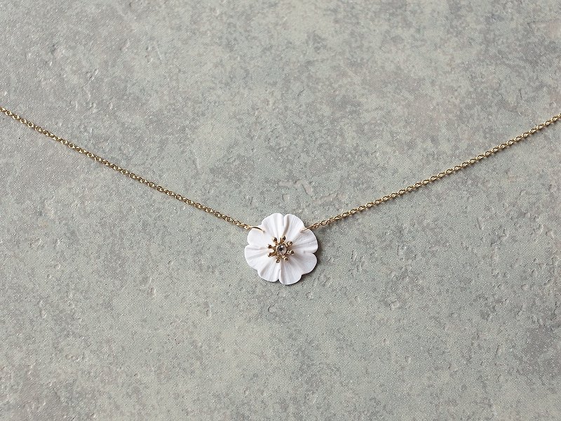 One flower necklace / white - สร้อยคอ - ดินเหนียว ขาว
