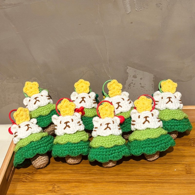 シロクマのクリスマスツリー かぎ針編みキーホルダー - キーホルダー・キーケース - その他の素材 